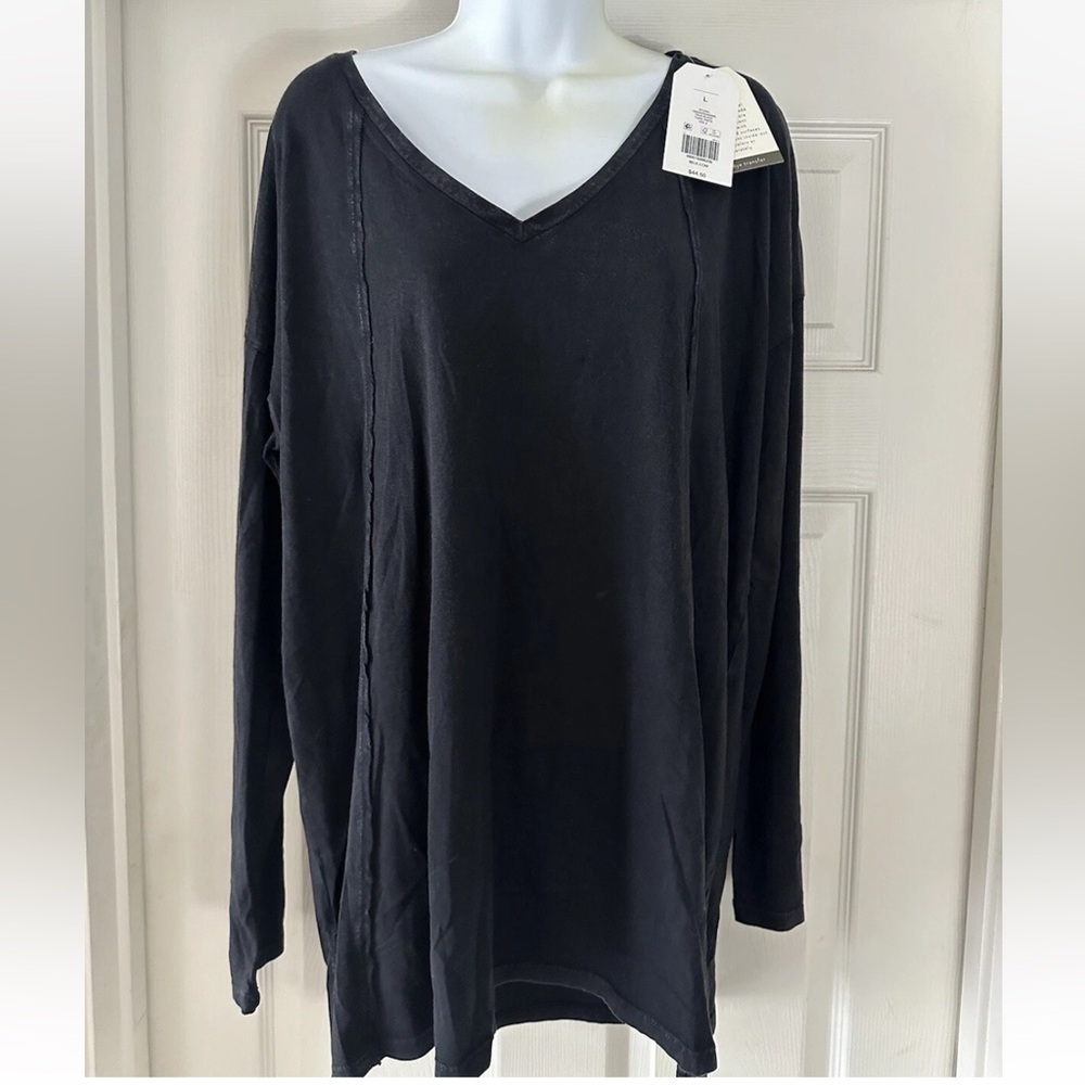Wonderly Black V-Neck  loose fit Tunic top new NWT